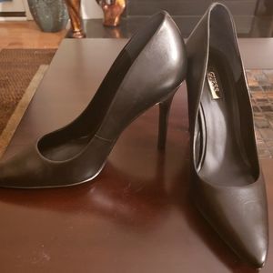 Black Pumps
